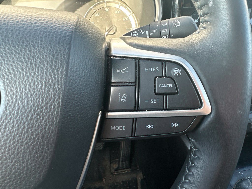 Used 2023 Toyota Highlander XSE AWD/4WD image 38