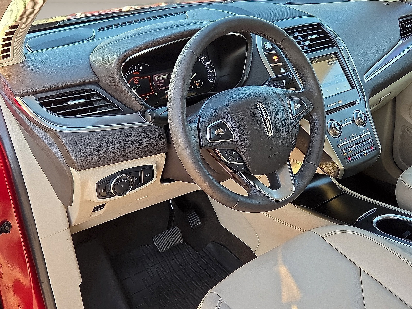 Used 2019 Lincoln MKC Premiere FWD image 14