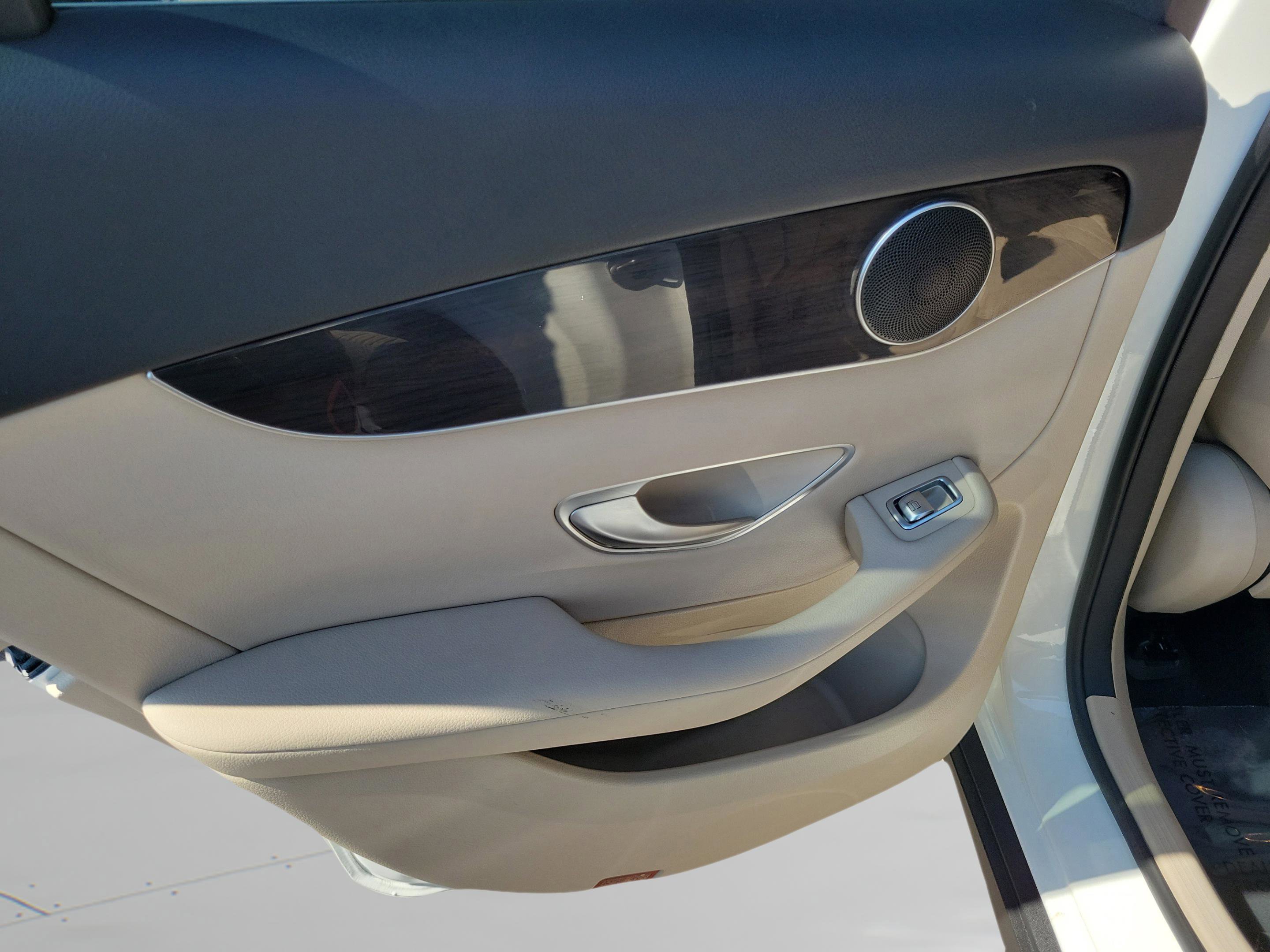 Used 2022 Mercedes-Benz GLC 300 image 29