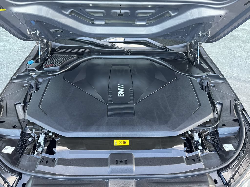 Used 2025 BMW i5 eDrive40i w/ M Sport Package RWD image 21