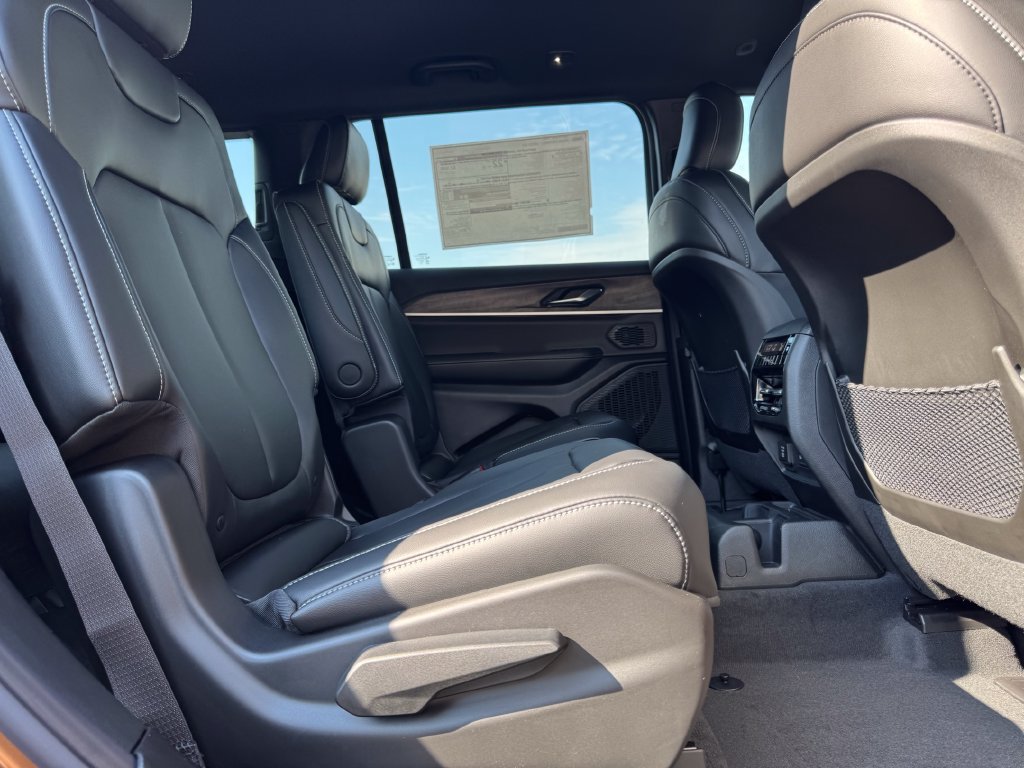 New 2027 Jeep Grand Cherokee L Limited AWD/4WD image 12
