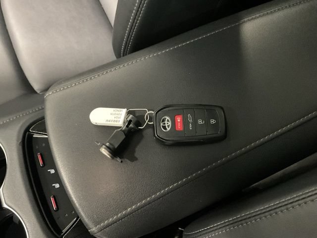 Used 2024 Toyota Venza Nightshade AWD/4WD image 31