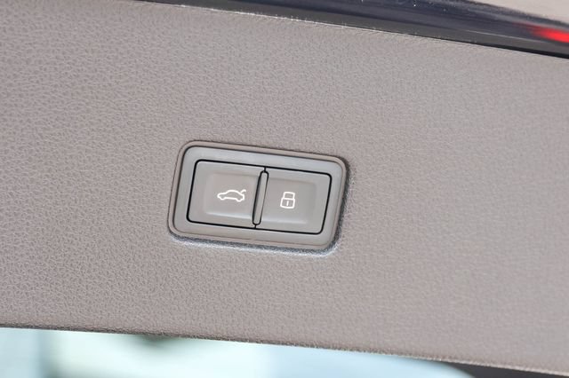 Used 2021 Audi Q8 Premium w/ Convenience Package AWD/4WD image 27