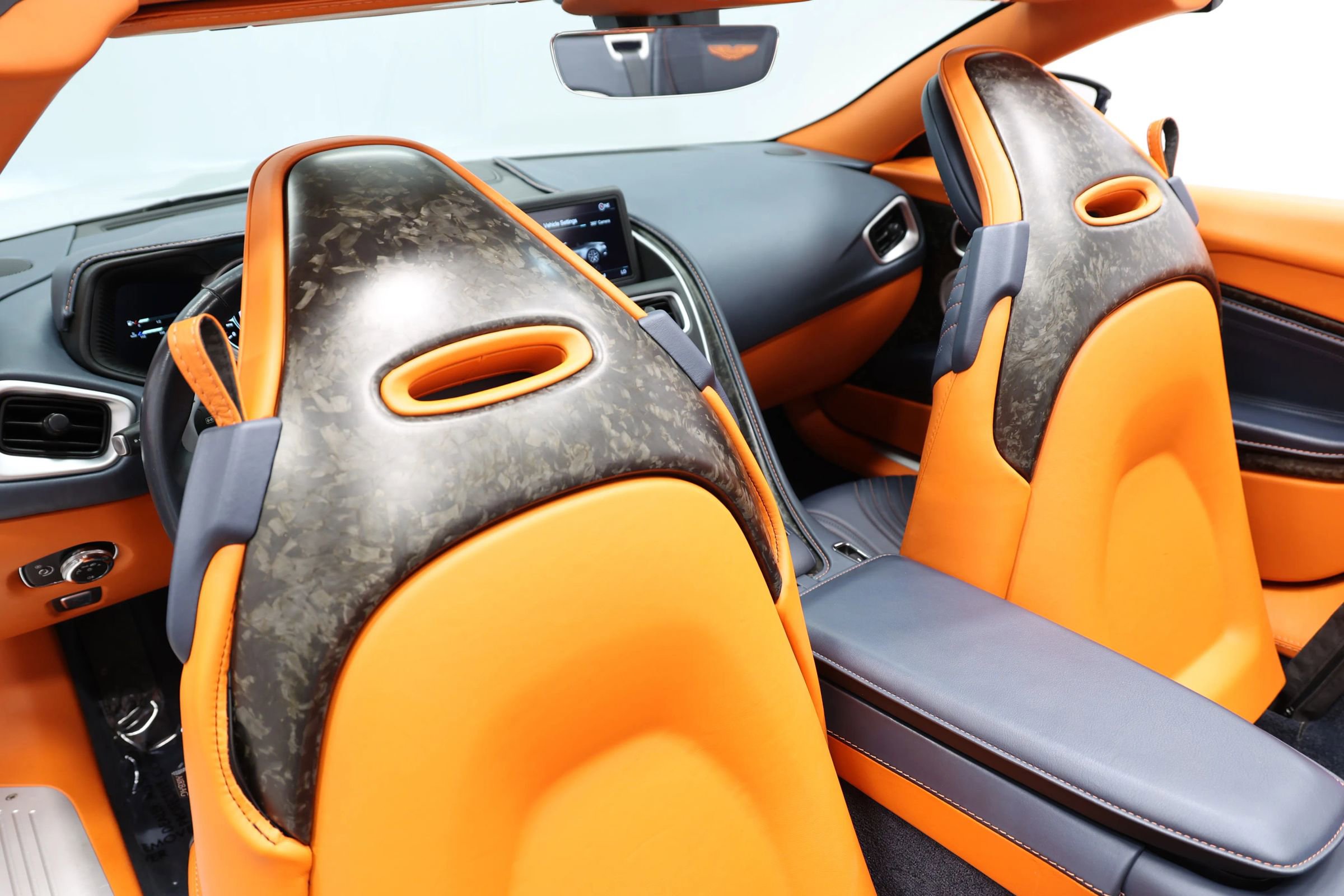 Used 2019 Aston Martin DB11 Volante RWD image 64