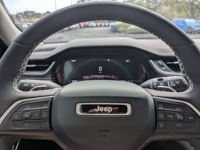 Used 2024 Jeep Grand Cherokee Limited RWD image 30