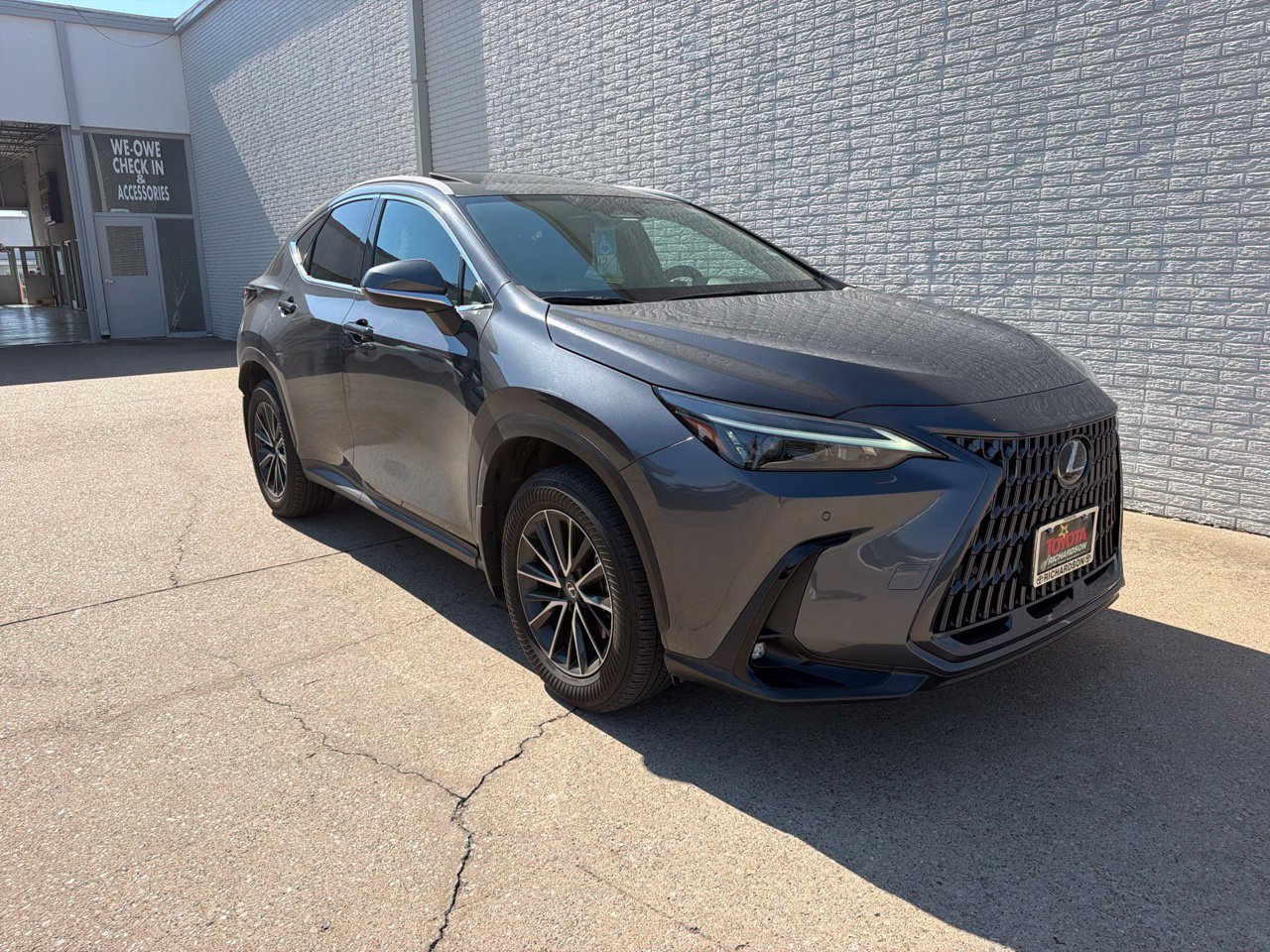 Used 2025 Lexus NX 250 FWD w/ Accessory Package (2T) image 1