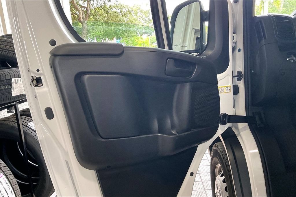 Used 2025 RAM ProMaster 3500 w/ Convenience Group FWD image 2