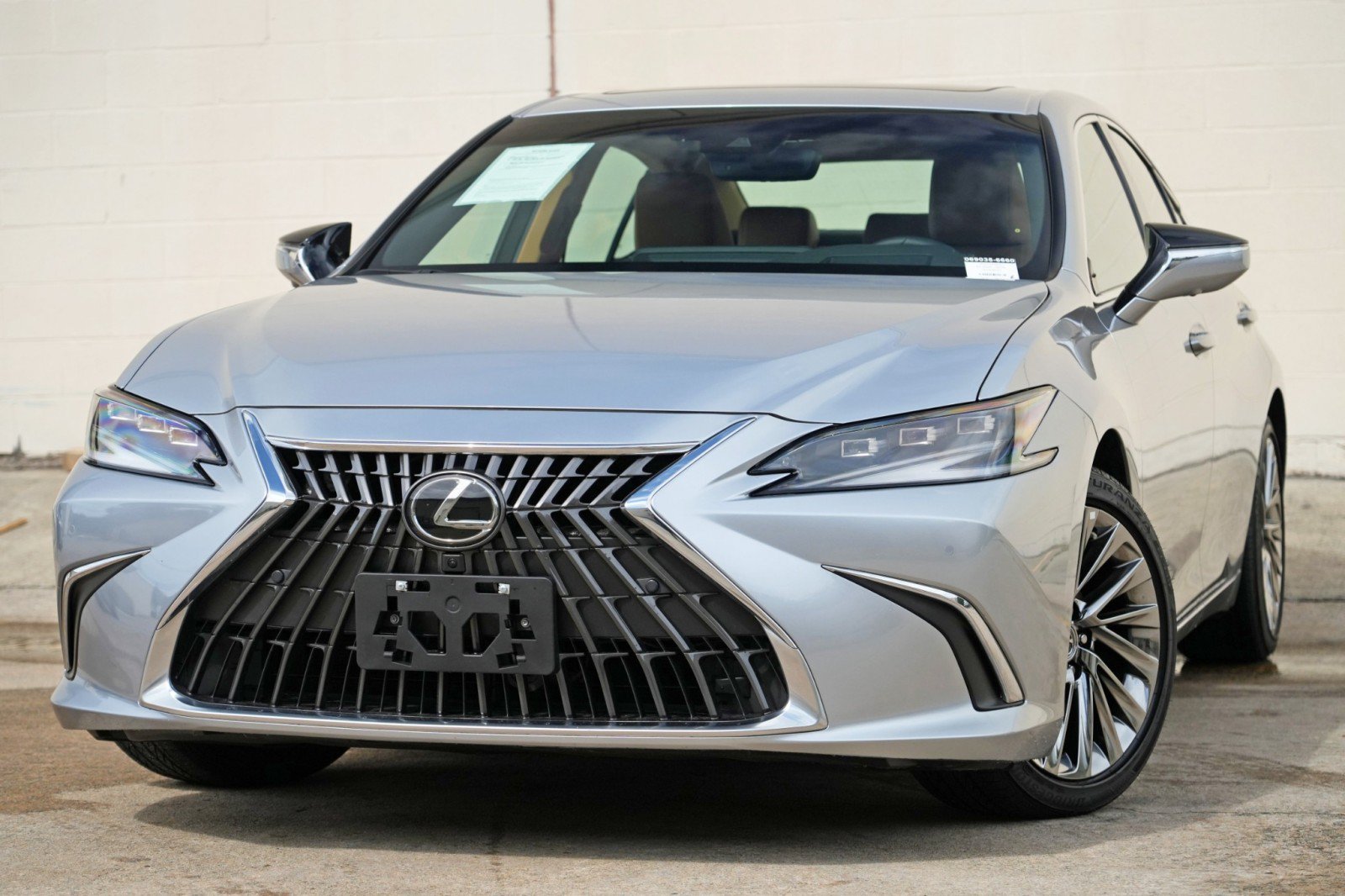 Used 2025 Lexus ES 300h w/ Accessory Package (Z1) FWD image 3