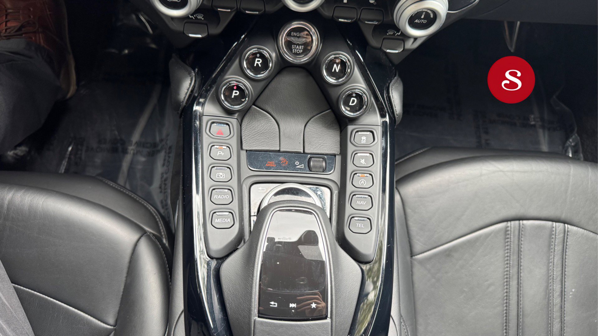 Used 2019 Aston Martin V8 Vantage Coupe image 23