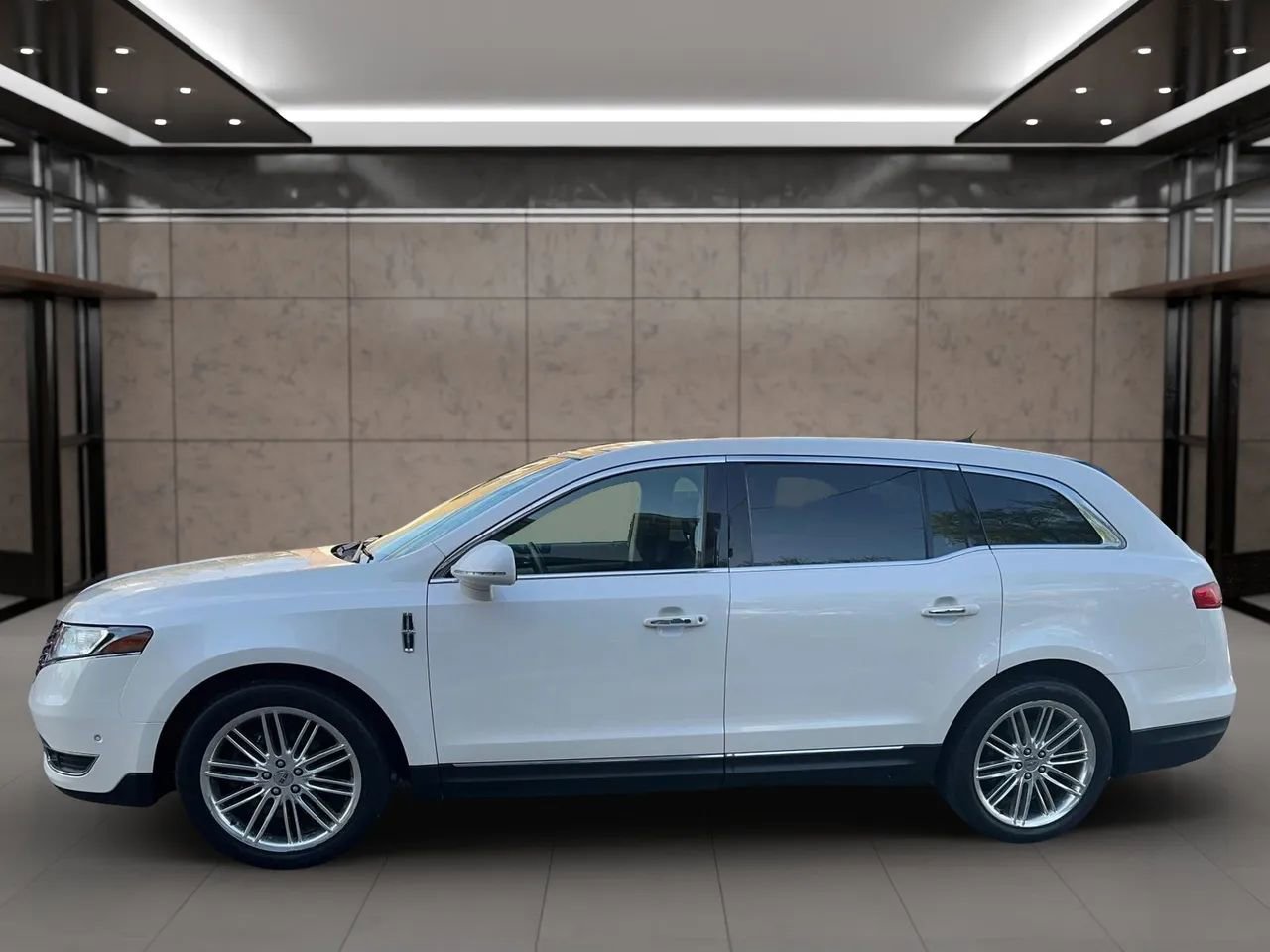 Used 2018 Lincoln MKT AWD w/ Technology Package image 3