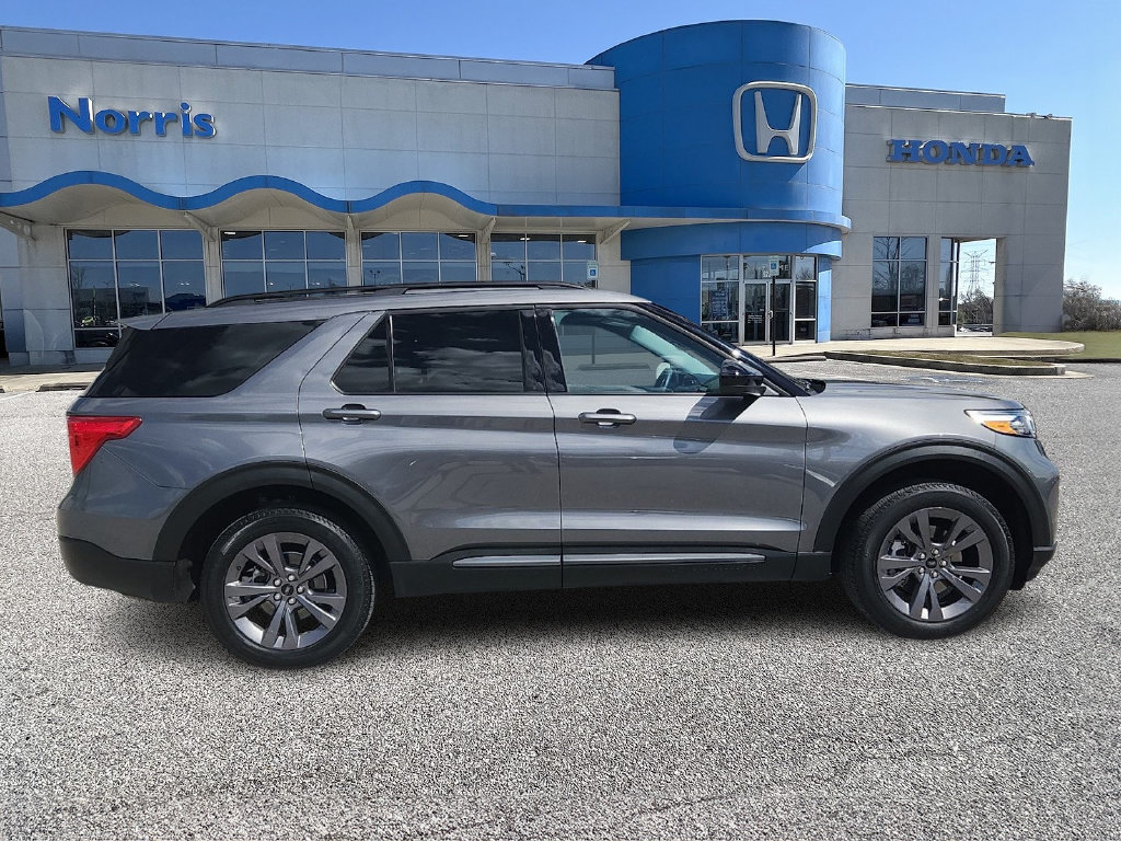 Used 2024 Ford Explorer XLT w/ Equipment Group 202A AWD/4WD image 5