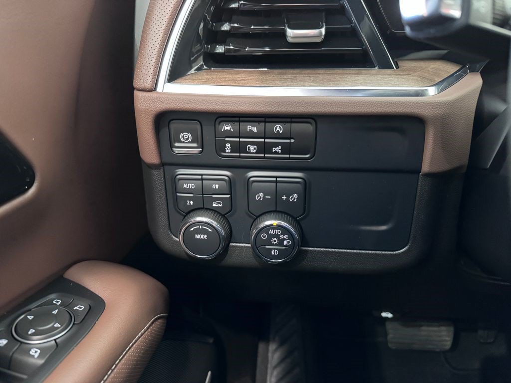 Certified 2025 Chevrolet Tahoe High Country AWD/4WD image 29