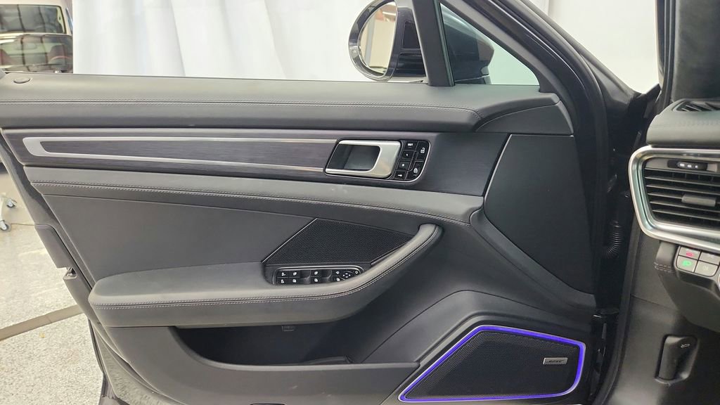 Used 2021 Porsche Panamera image 25