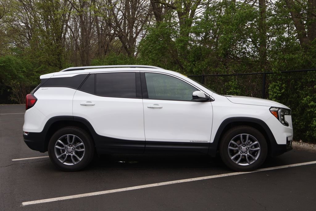 Used 2024 GMC Terrain SLT w/ LPO, Floor Liner Package image 10