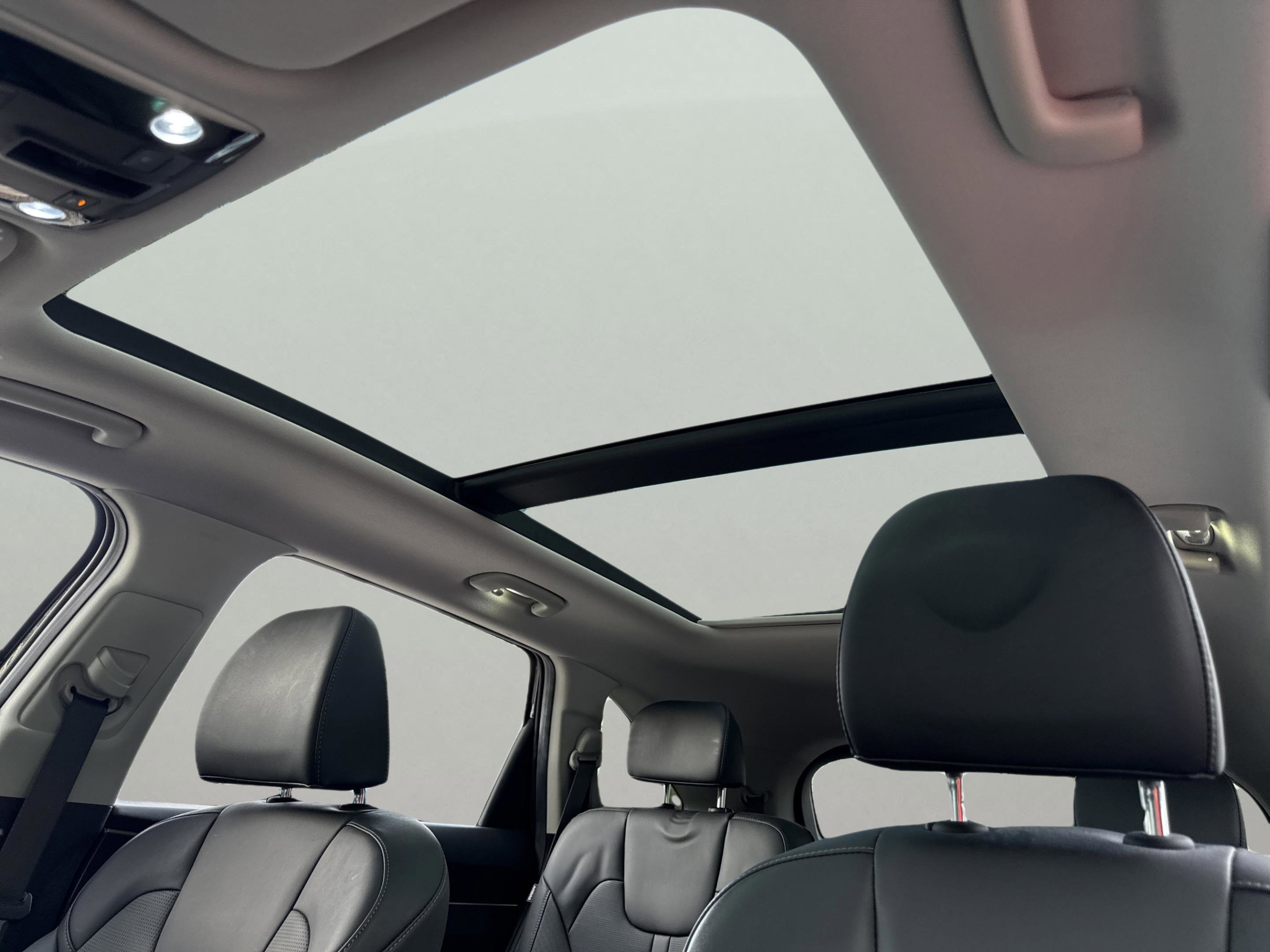 Certified 2025 Kia Sorento EX AWD/4WD image 13