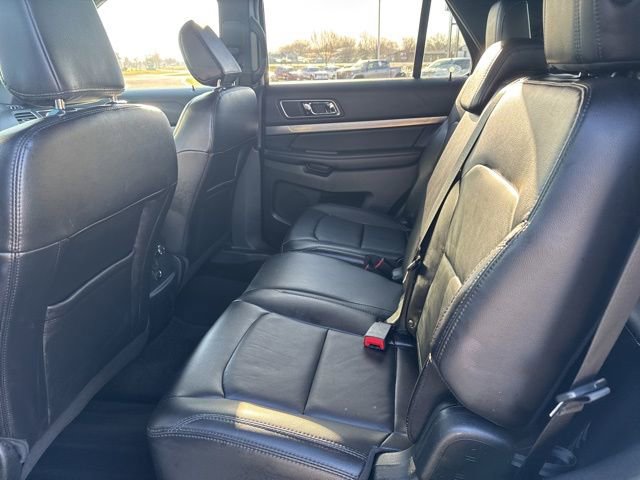 Used 2018 Ford Explorer XLT w/ Equipment Group 202A AWD/4WD image 21
