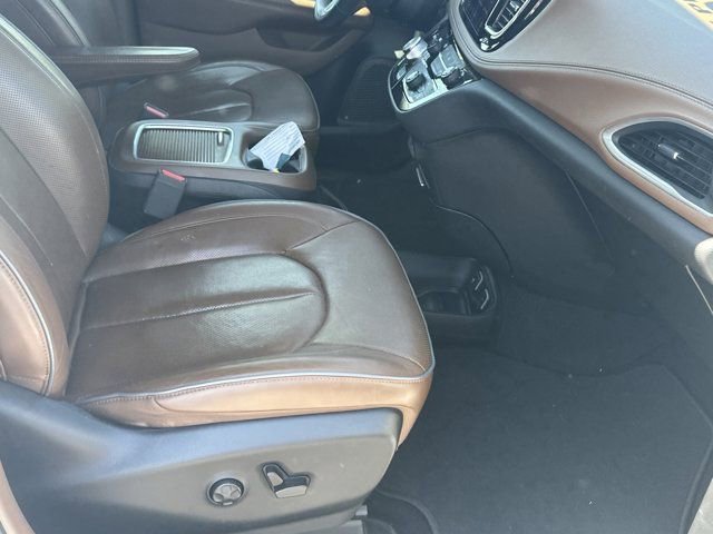 Used 2018 Chrysler Pacifica Limited w/ Advanced Safetytec Group FWD image 17