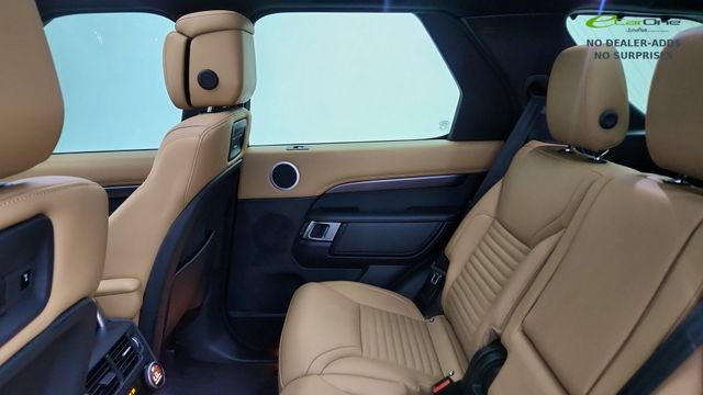 Used 2024 Land Rover Discovery Metropolitan Edition AWD/4WD image 39