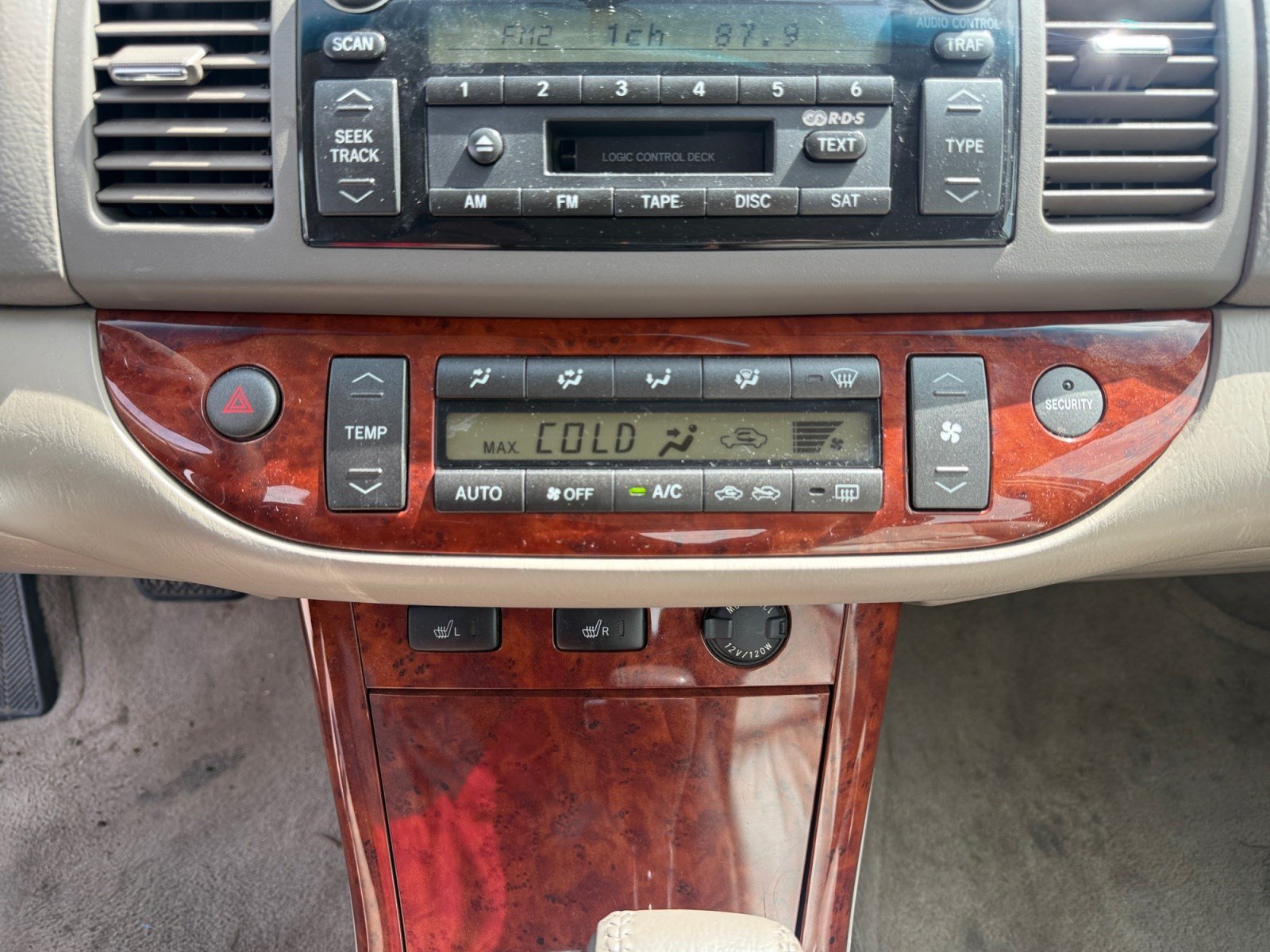 Used 2005 Toyota Camry XLE FWD image 12