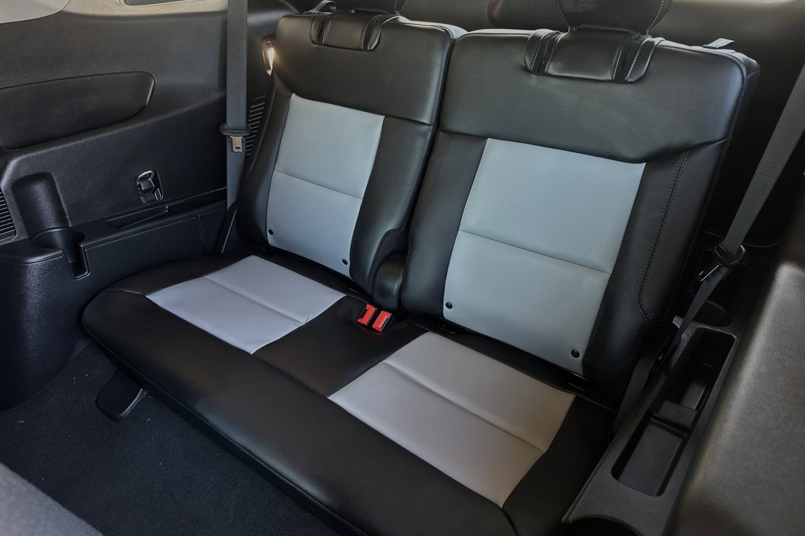 New 2024 Ford Explorer XLT w/ Equipment Group 202A image 13