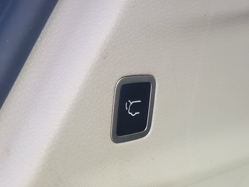 Used 2023 Chrysler Pacifica Touring-L FWD image 31