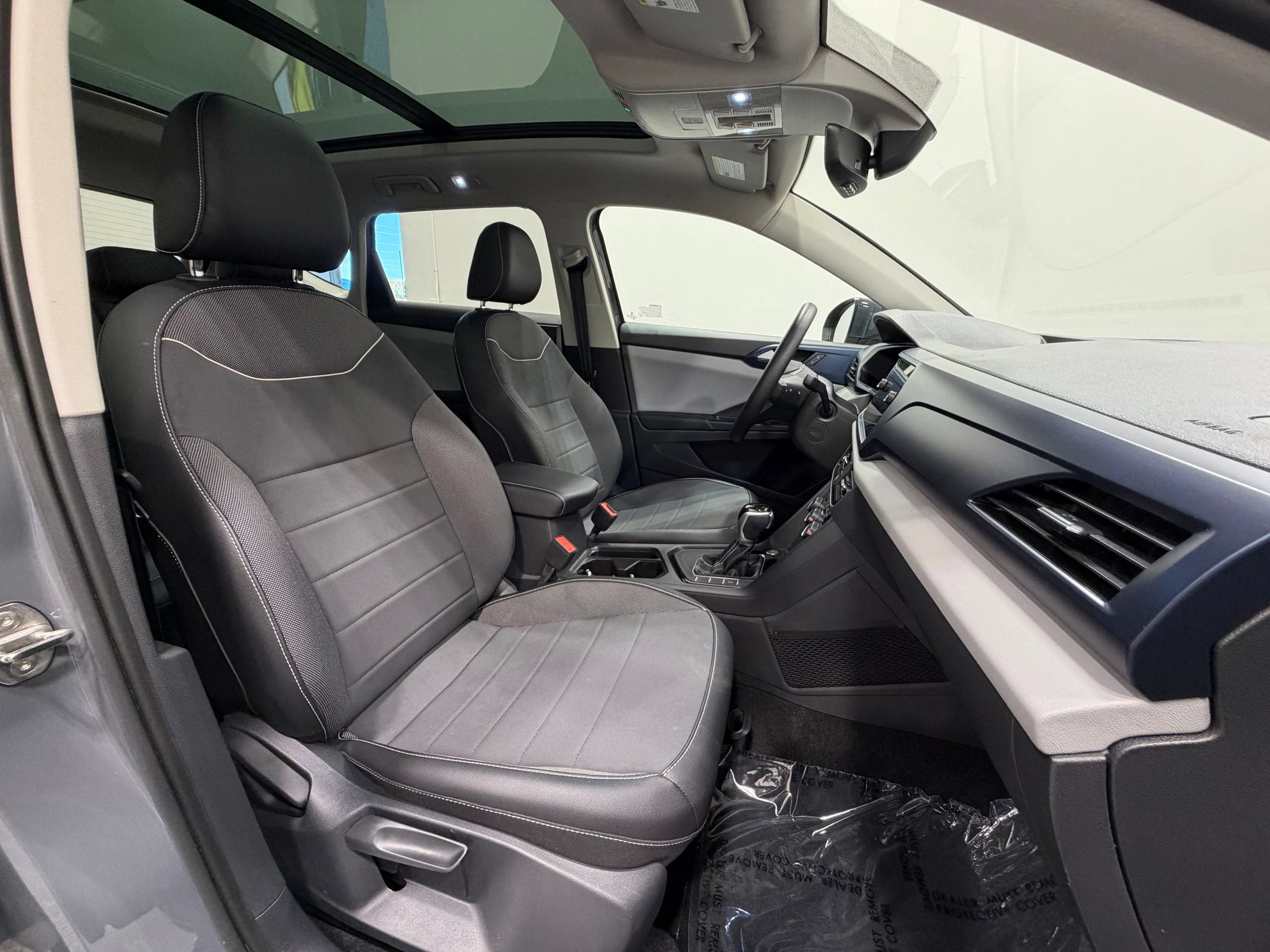 Used 2023 Volkswagen Taos SE w/ Panoramic Sunroof Package FWD image 28