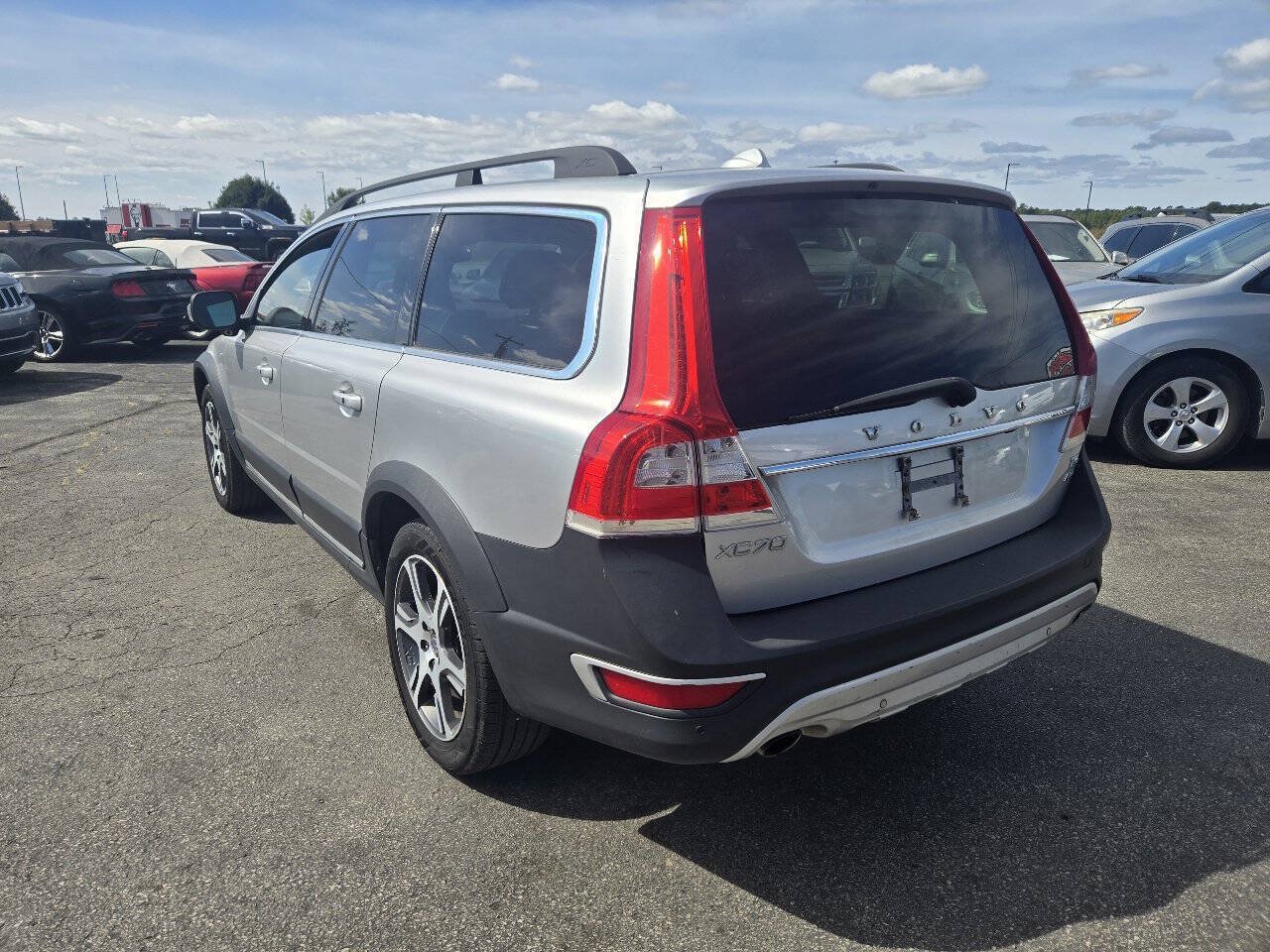 Used 2015 Volvo XC70 T6 w/ Proximity Package AWD/4WD image 5