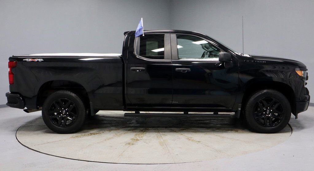 Used 2023 Chevrolet Silverado 1500 Custom w/ LPO, Dark Essentials Package image 5