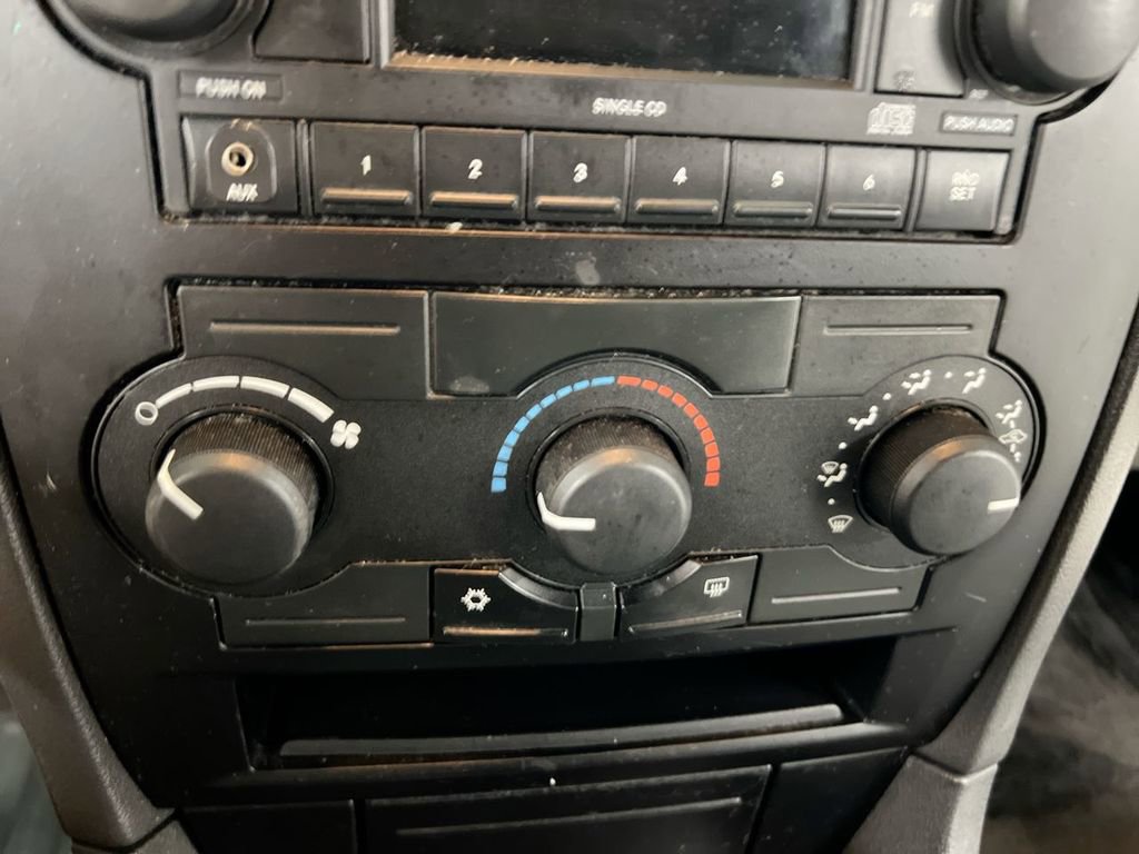 Used 2006 Chrysler 300 RWD image 10