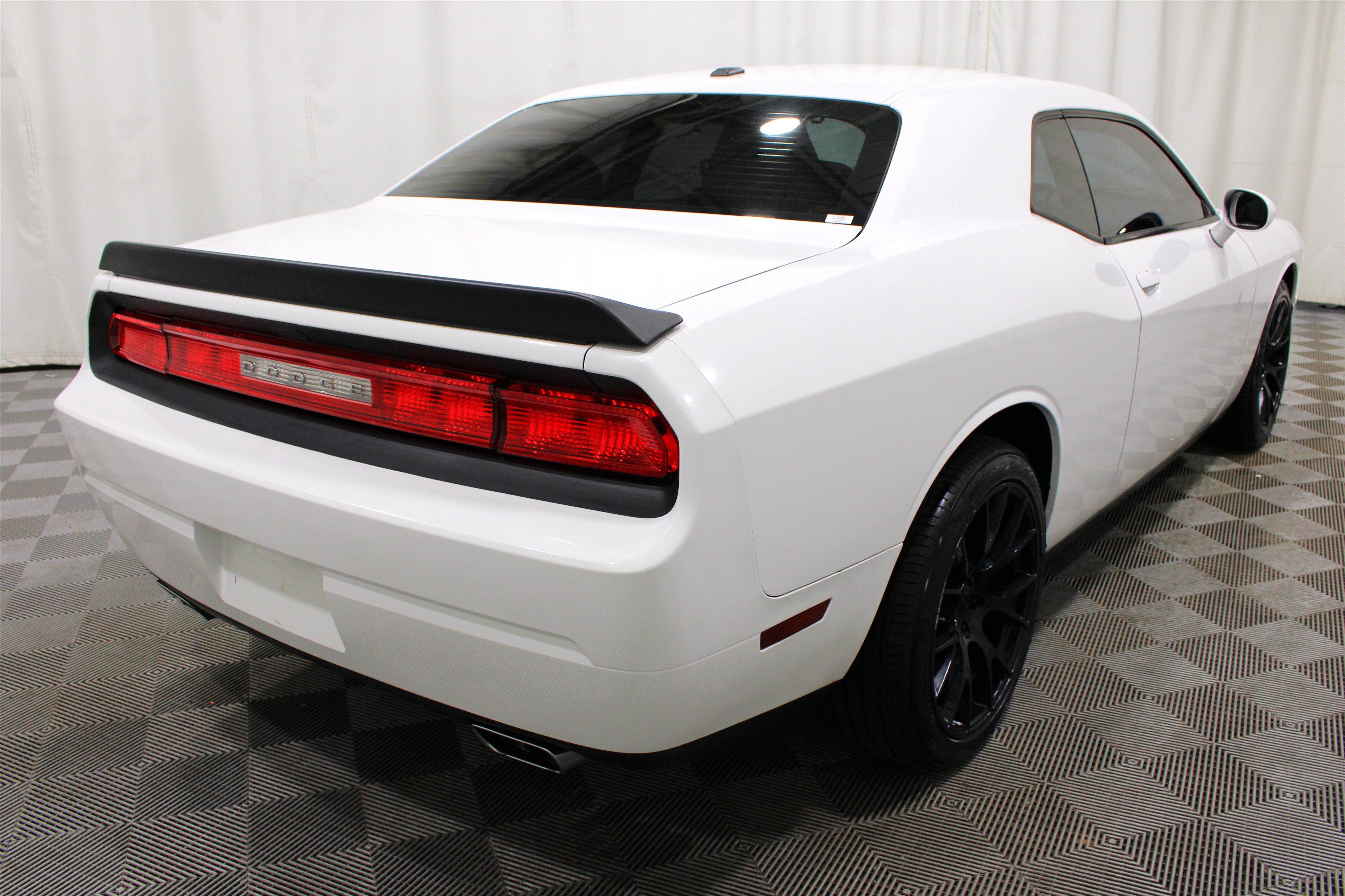 Used 2014 Dodge Challenger SXT RWD image 22