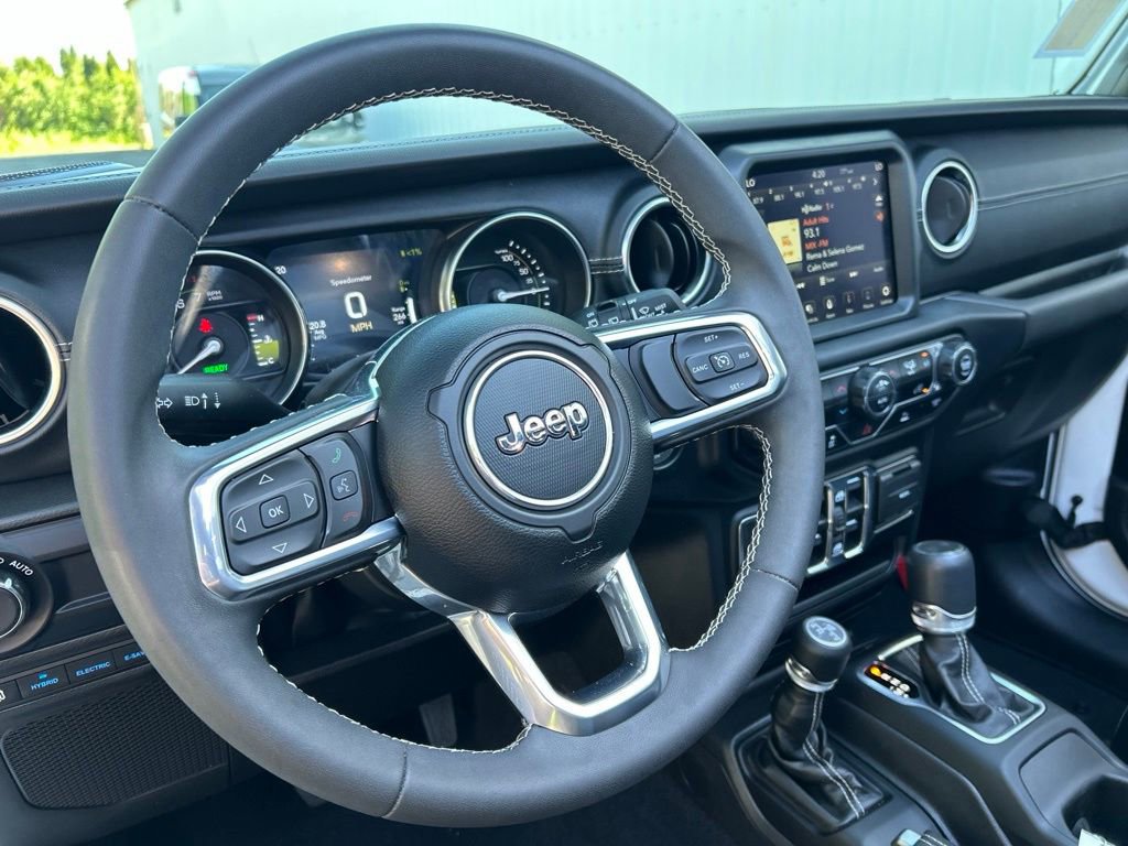 Used 2023 Jeep Wrangler Unlimited Sahara AWD/4WD image 15