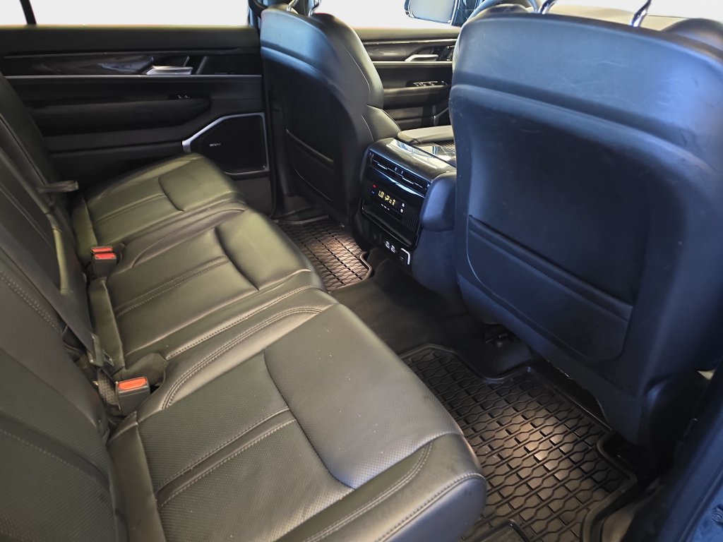 Used 2023 Jeep Wagoneer 4WD image 13