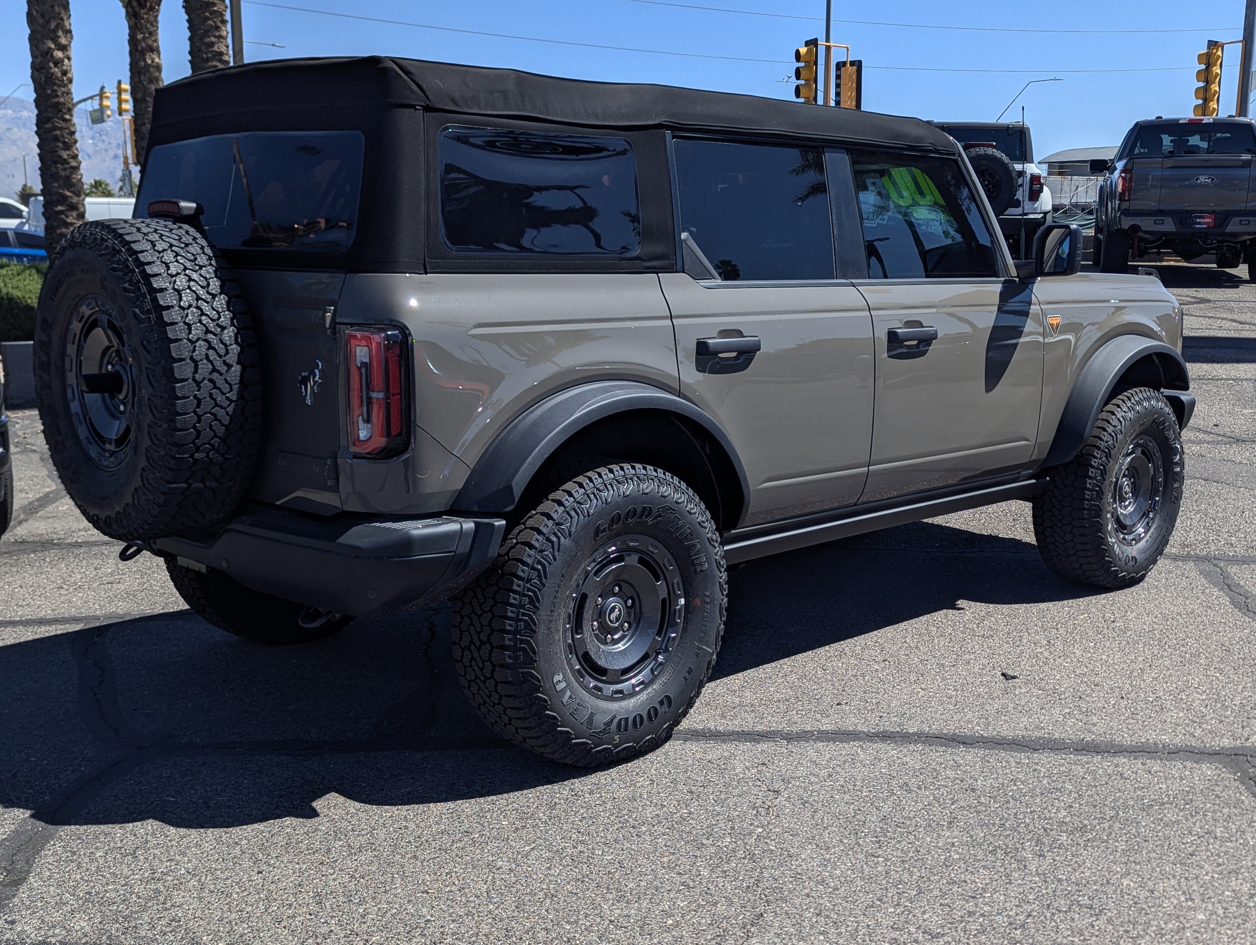 New 2025 Ford Bronco Badlands w/ Sasquatch Package image 2