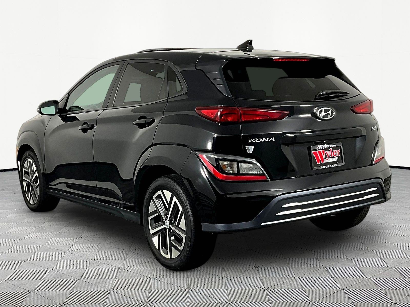 Used 2023 Hyundai Kona SEL FWD image 4