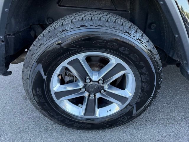 Used 2019 Jeep Wrangler Unlimited Sahara w/ Cold Weather Group image 32