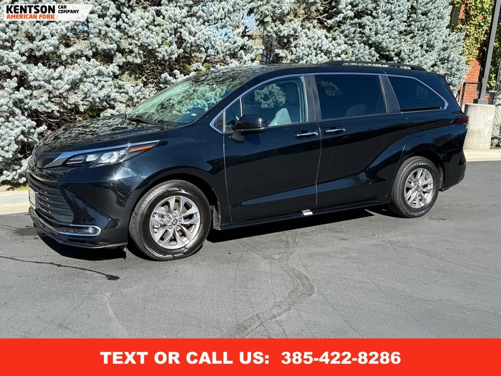 Used 2024 Toyota Sienna XLE image 1