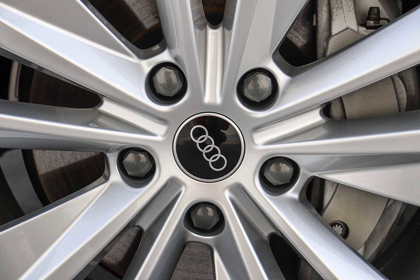 Used 2025 Audi Q6 e-tron Premium w/ Convenience Package image 15