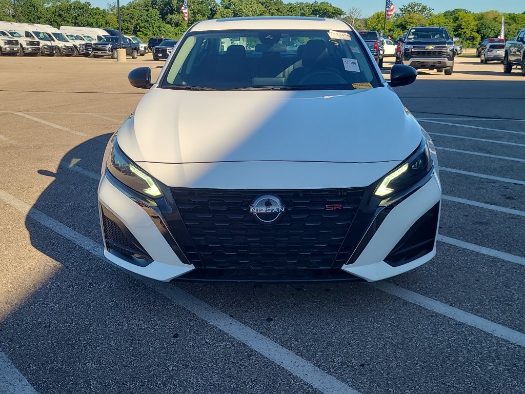 Used 2023 Nissan Altima 2.5 SR AWD/4WD image 9