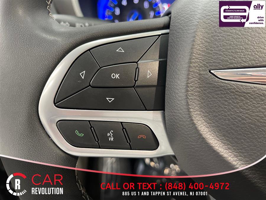 Used 2023 Chrysler Pacifica Touring-L FWD image 29