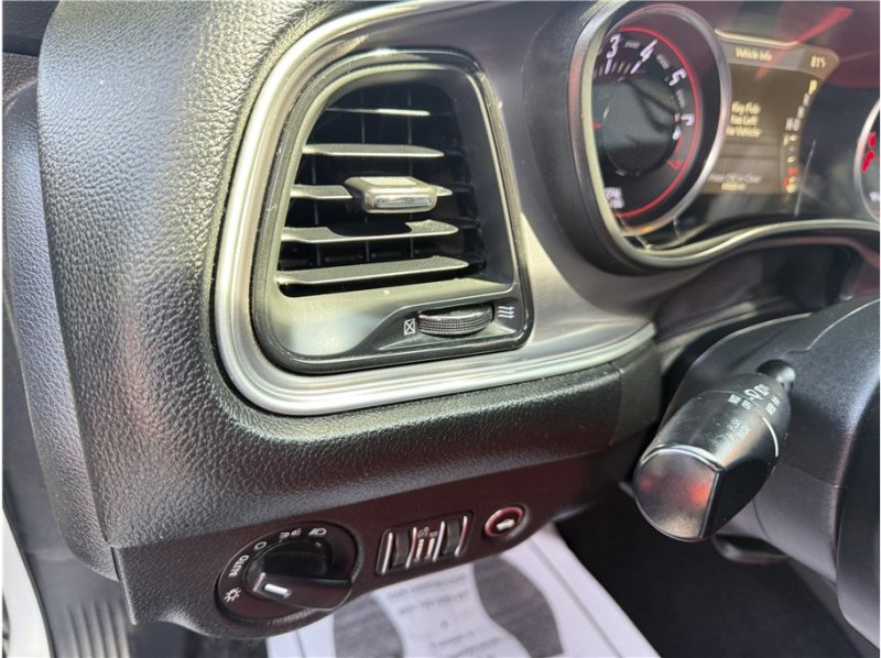 Used 2019 Dodge Challenger SXT image 29