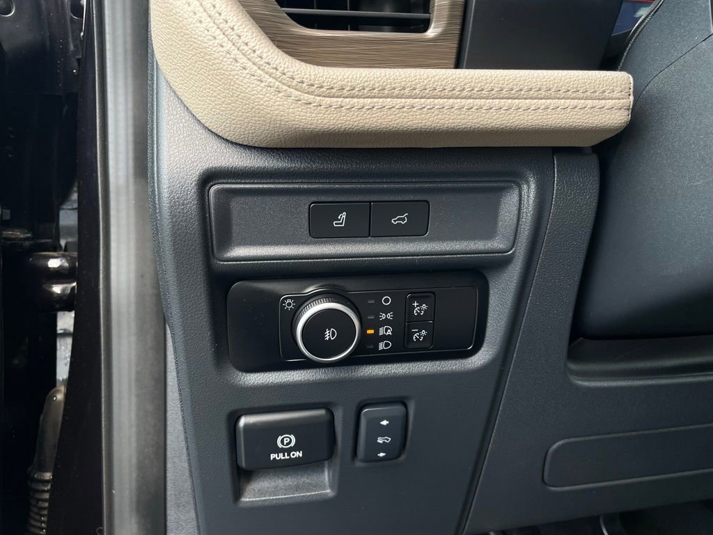 Used 2024 Ford Expedition Max Limited image 13