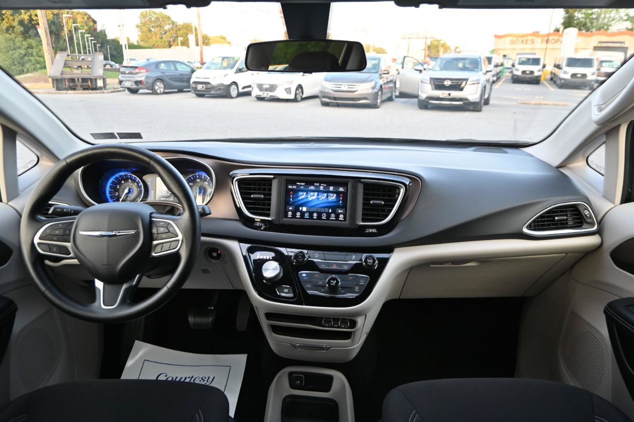 Used 2021 Chrysler Voyager LX FWD image 2
