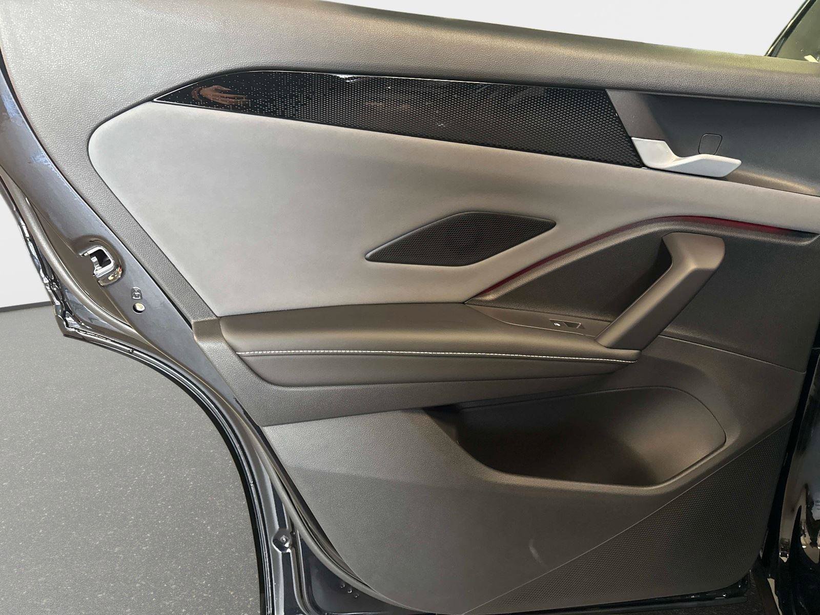 New 2026 Volkswagen Tiguan SE image 11