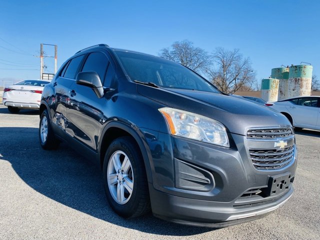 Used 2016 Chevrolet Trax LT w/ LT Sun and Sound Package image 3