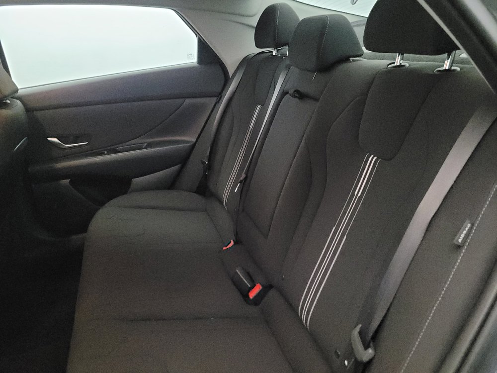 Used 2025 Hyundai Elantra SEL FWD image 18