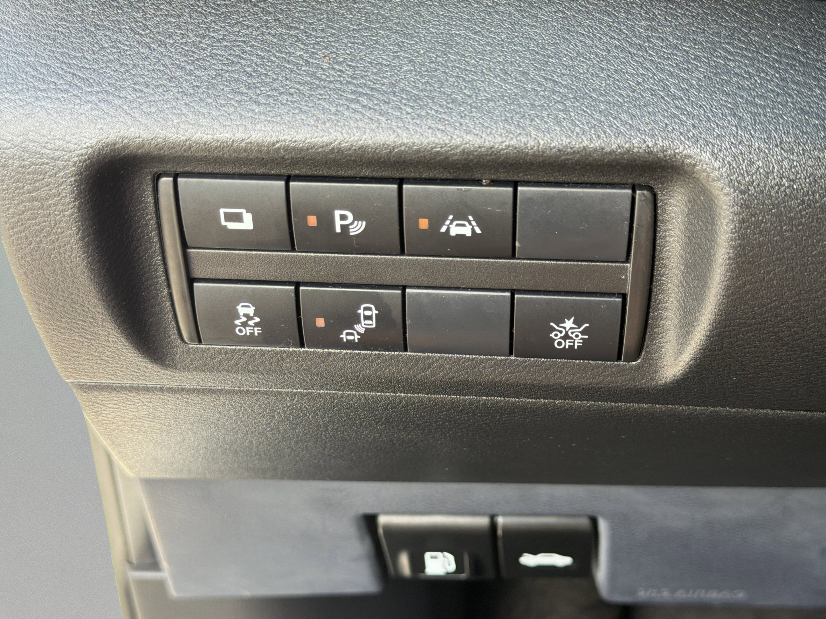 Used 2022 Nissan Kicks S FWD image 17