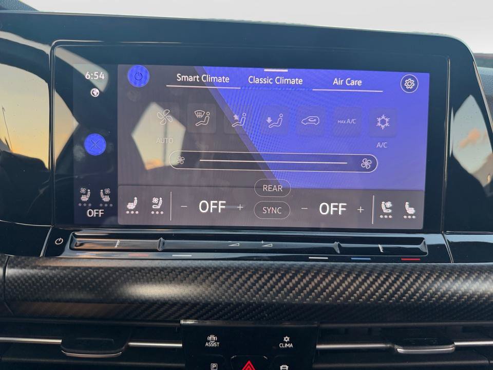 Certified 2023 Volkswagen Golf 20th Anniversary Edition AWD/4WD image 18