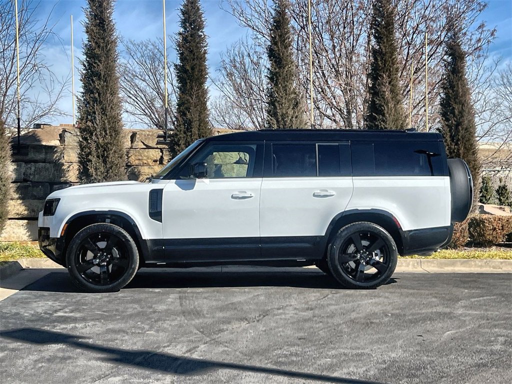 Used 2026 Land Rover Defender 130 X-Dynamic SE image 2