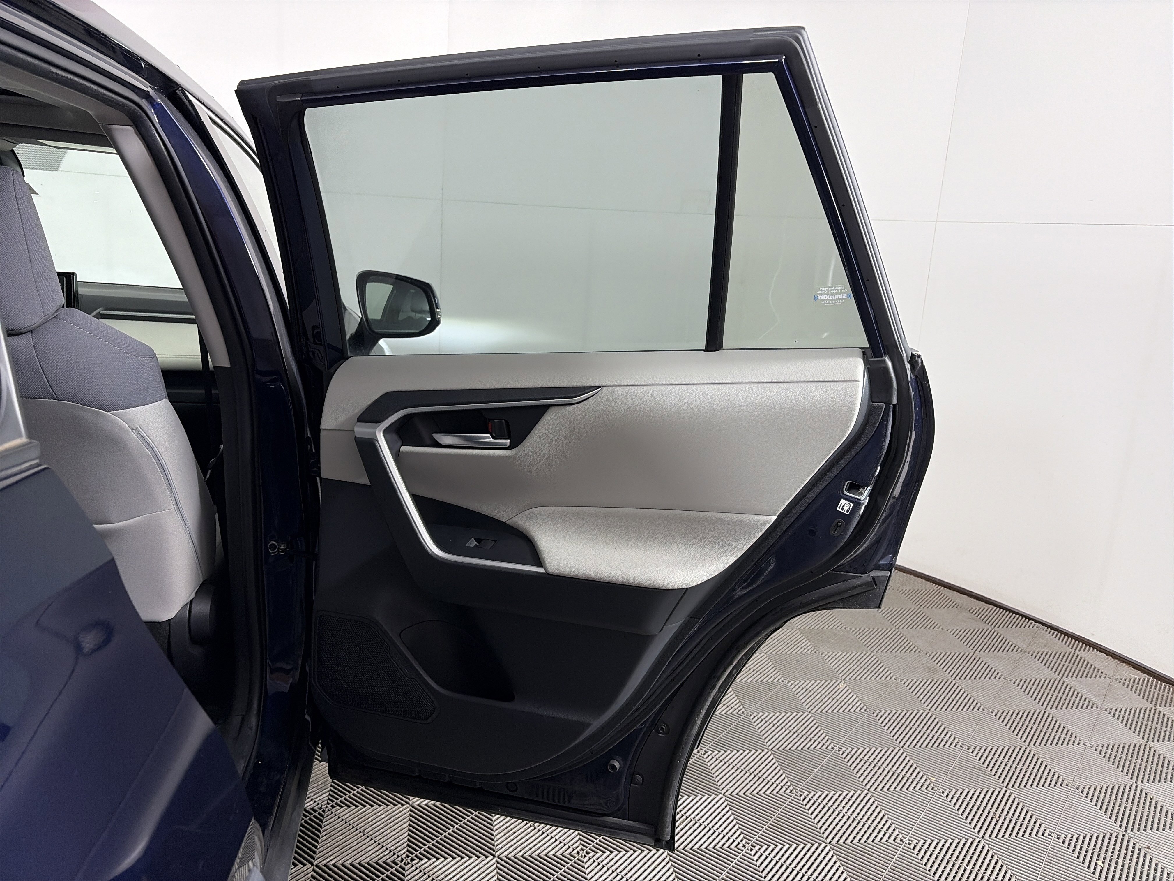 Used 2020 Toyota RAV4 XLE image 40