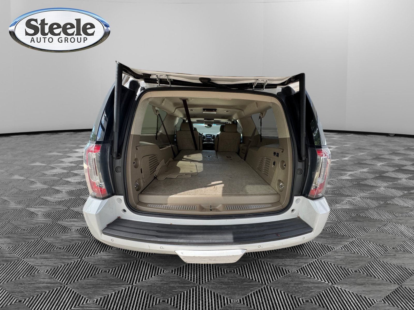 Used 2018 GMC Yukon XL SLT w/ Open Road Package RWD image 19